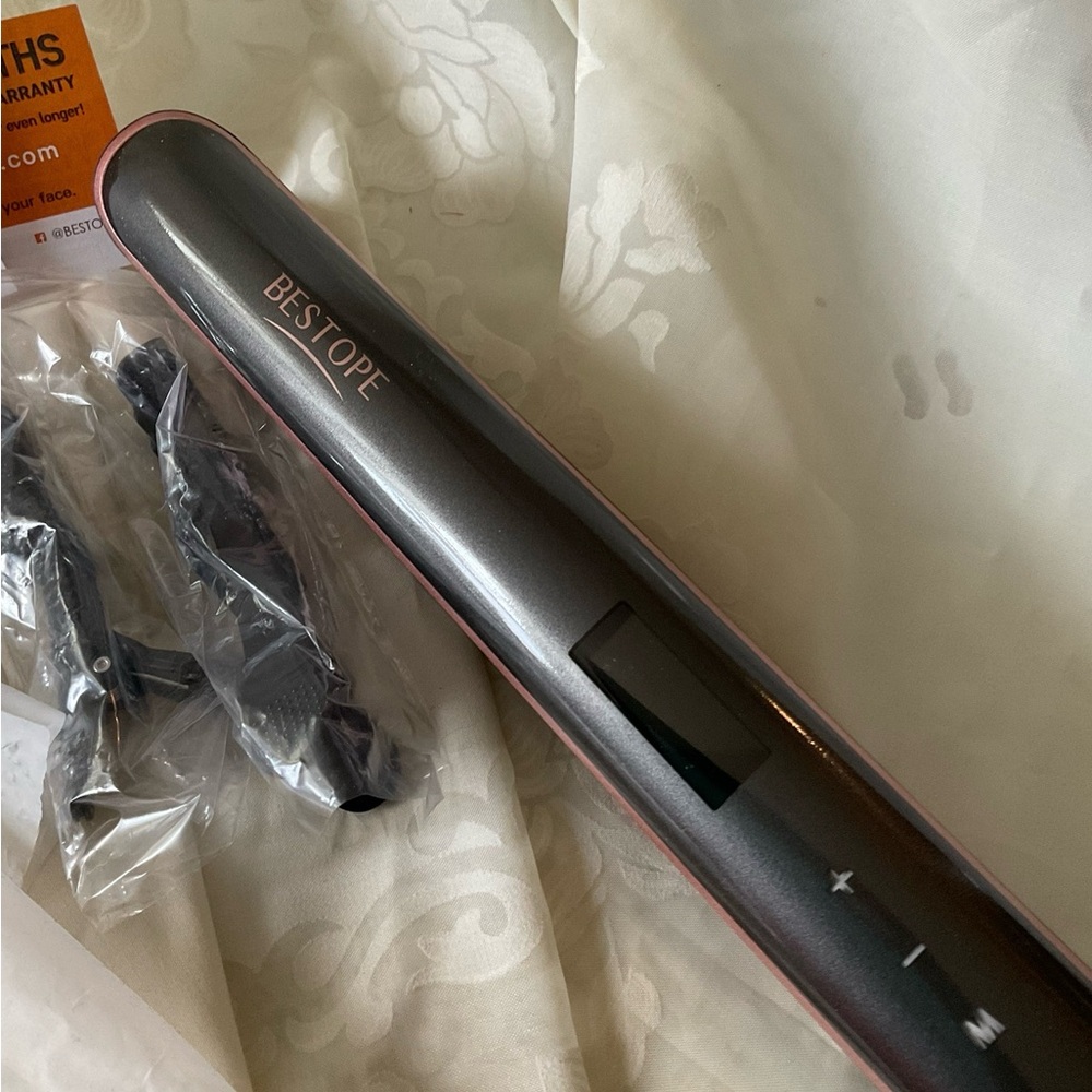 Bestope Hair Straightener in Black and Pink. Style BP05005. NIB